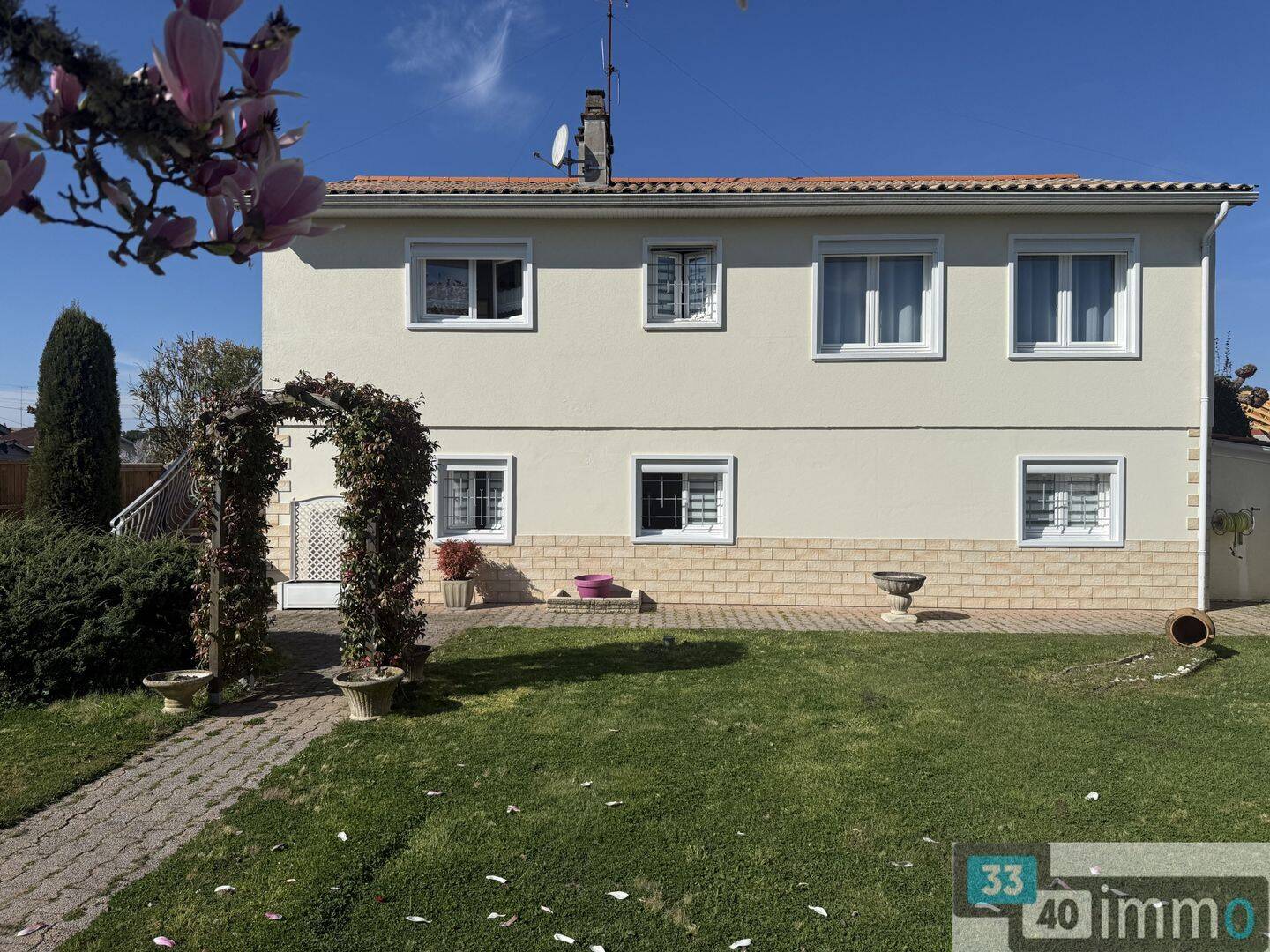 Maison 6 pièces 113 m² · à Salles · 113 m² · 364 000 €