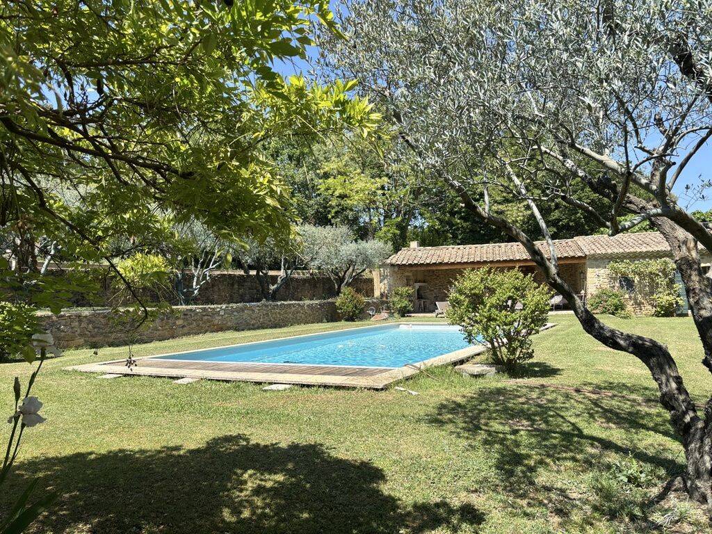 Maison 9 pièces 237 m² · à Uchaux · 237 m² · 697 000 €