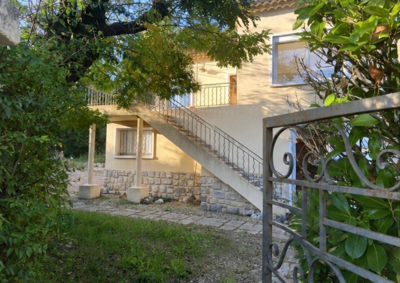 Maison 4 pièces 90 m² · à Sainte-Anastasie · 90 m² · 299 000 €
