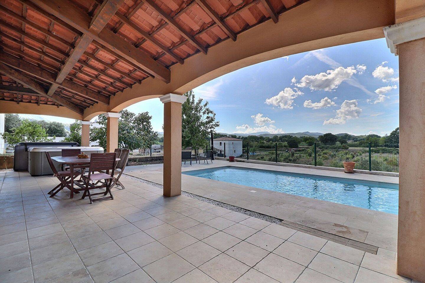 Maison 6 pièces 127 m² · à Brignoles · 127 m² · 379 000 €