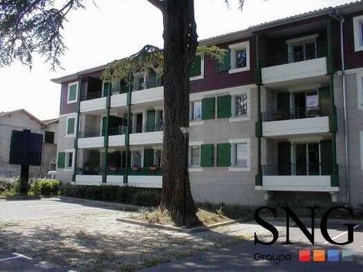 Appartement à louer 392 € 2 pièces 1 chambre 36,8 m² 2ème étage Montréjeau 31210