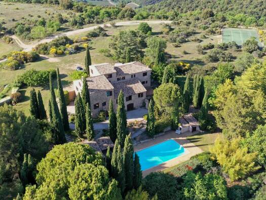 Maison à vendre 1 495 000 € 18 pièces 6 chambres 475 m² 450 000 m² de terrain Aix-en-Provence 13100