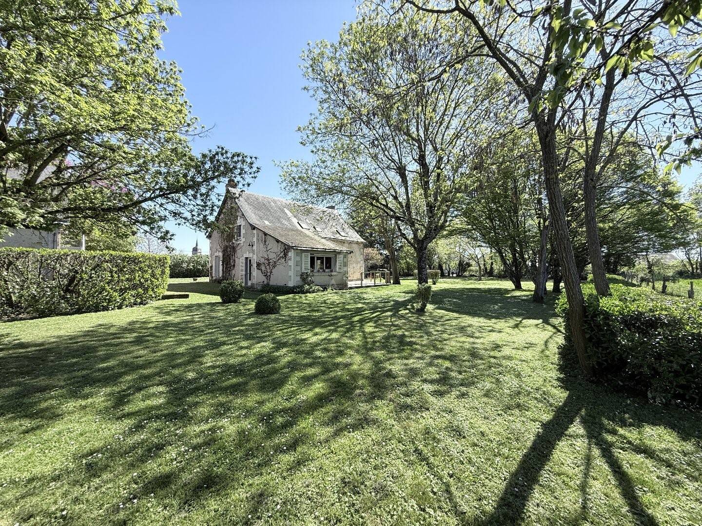 Maison 8 pièces 214 m² · à Les Hauts-d'Anjou · 214 m² · 299 000 €
