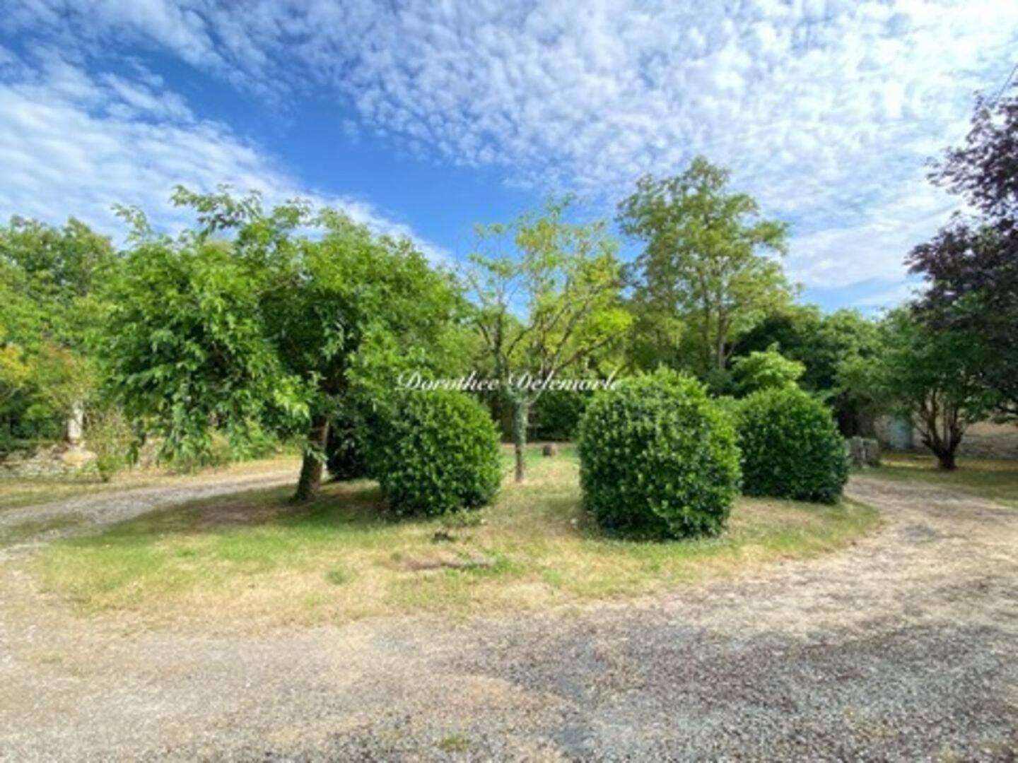 Maison 5 pièces 400 m² · à Vallans · 400 m² · 293 000 €
