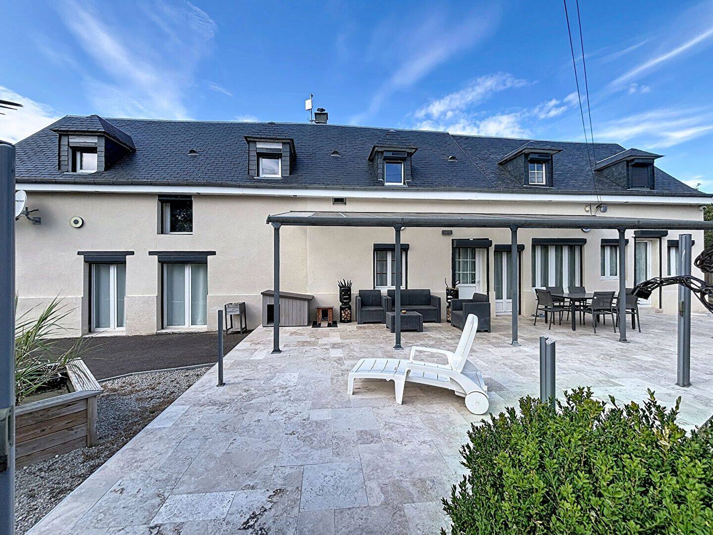 Maison 8 pièces 214 m² · à Les Monceaux · 214 m² · 445 000 €