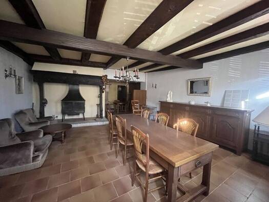 Immeuble à vendre 171 359 € 354 m² Maurs 15600