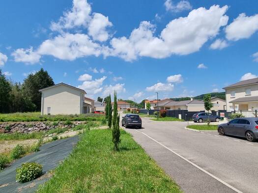 Terrain constructible viabilisé à vendre 105 000 € 400 m² de terrain Sud Lagnieu 01150