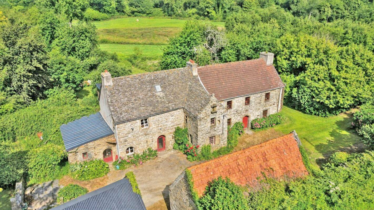 Maison 7 pièces 217 m² · à Guimaëc · 217 m² · 596 000 €