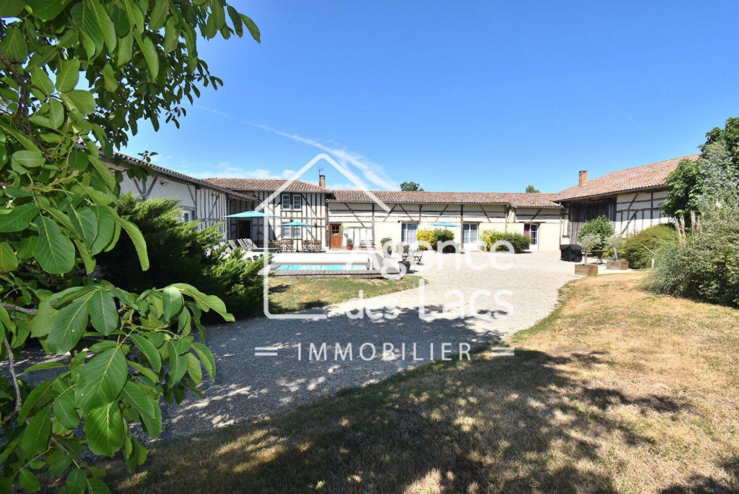 Maison 8 pièces 255 m² · à Giffaumont-Champaubert · 255 m² · 675 000 €