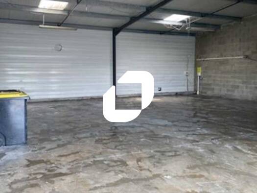 Local d'activités à louer 1 850 € 308 m² d'espace de stockage divisible Izon 33450