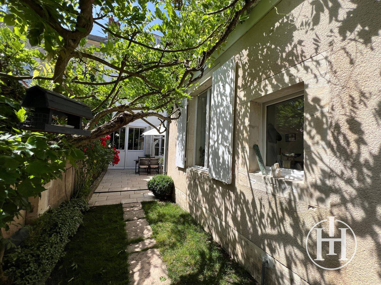 Maison 8 pièces 309 m² · à Saint-Amand-Montrond · 309 m² · 324 400 €