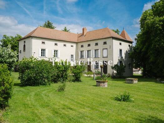 Ferme à vendre 790 000 € 6 pièces 3 chambres 52 523 m² de terrain Riom 63200