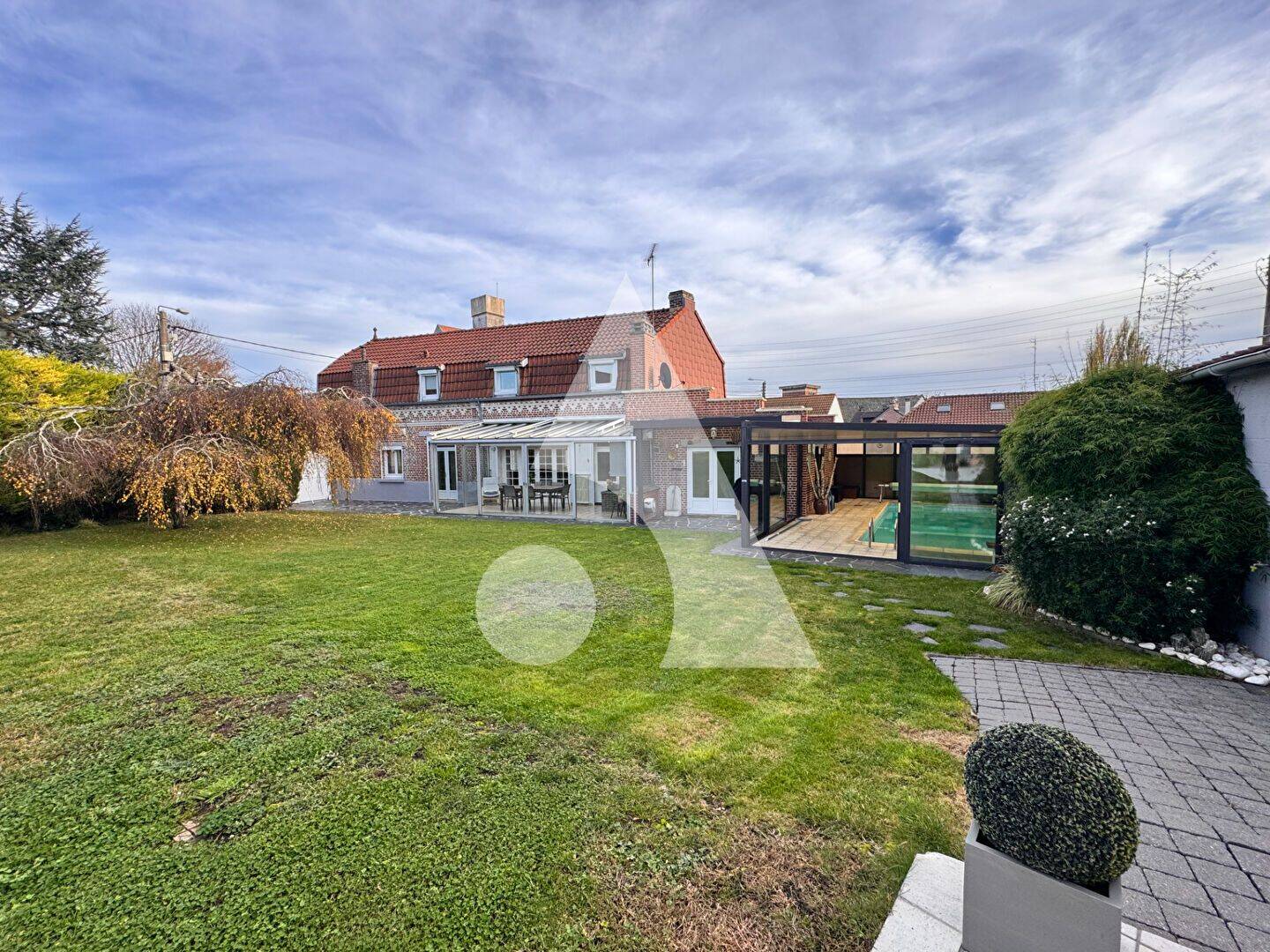 Maison 8 pièces 153 m² · à Vitry-en-Artois · 152,6 m² · 357 000 €