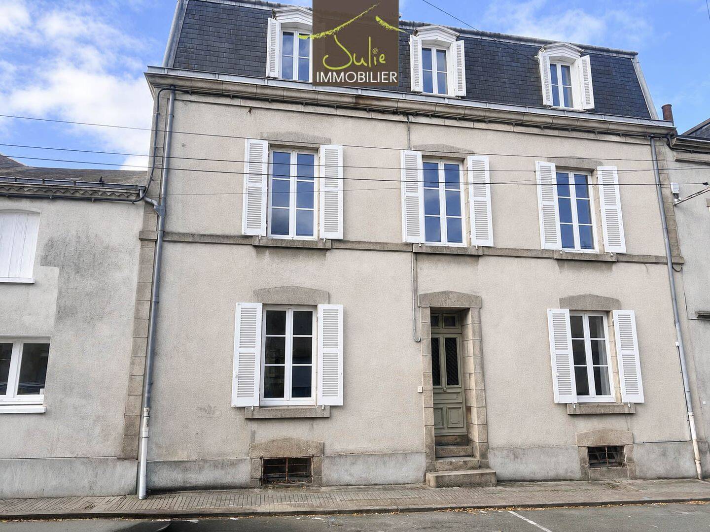 Maison 8 pièces 215 m² · à Bressuire · 215 m² · 334 000 €