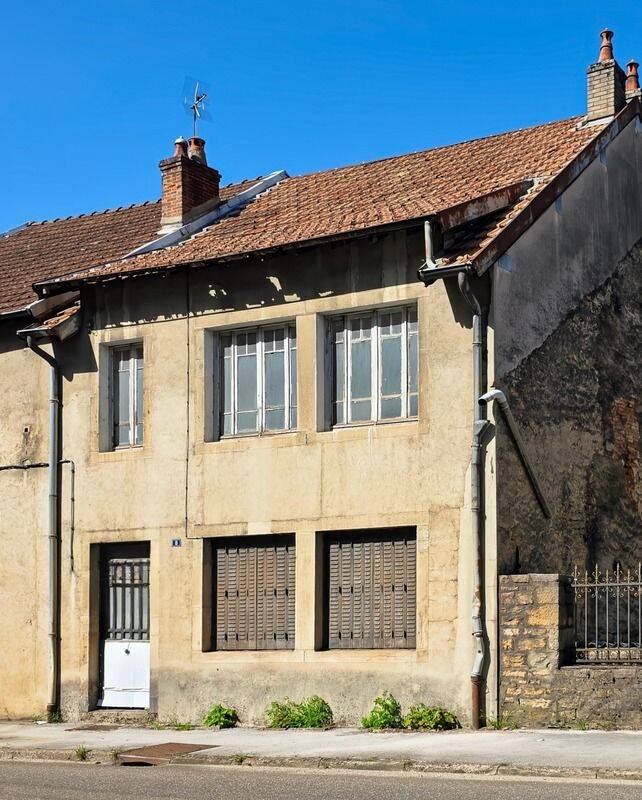 Maison 3 pièces 180 m² · à Montmorot · 180 m² · 69 000 €