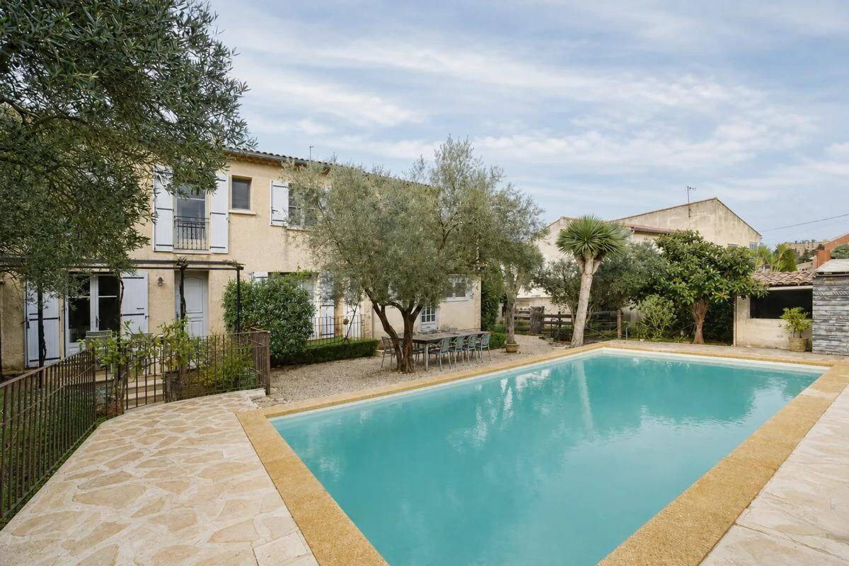 Maison 9 pièces 244 m² · à Montfaucon · 244 m² · 420 000 €