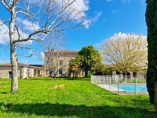 Maison à vendre 572 000 € 17 pièces 8 chambres 520 m² 11 235 m² de terrain Lignan-de-Bazas 33430