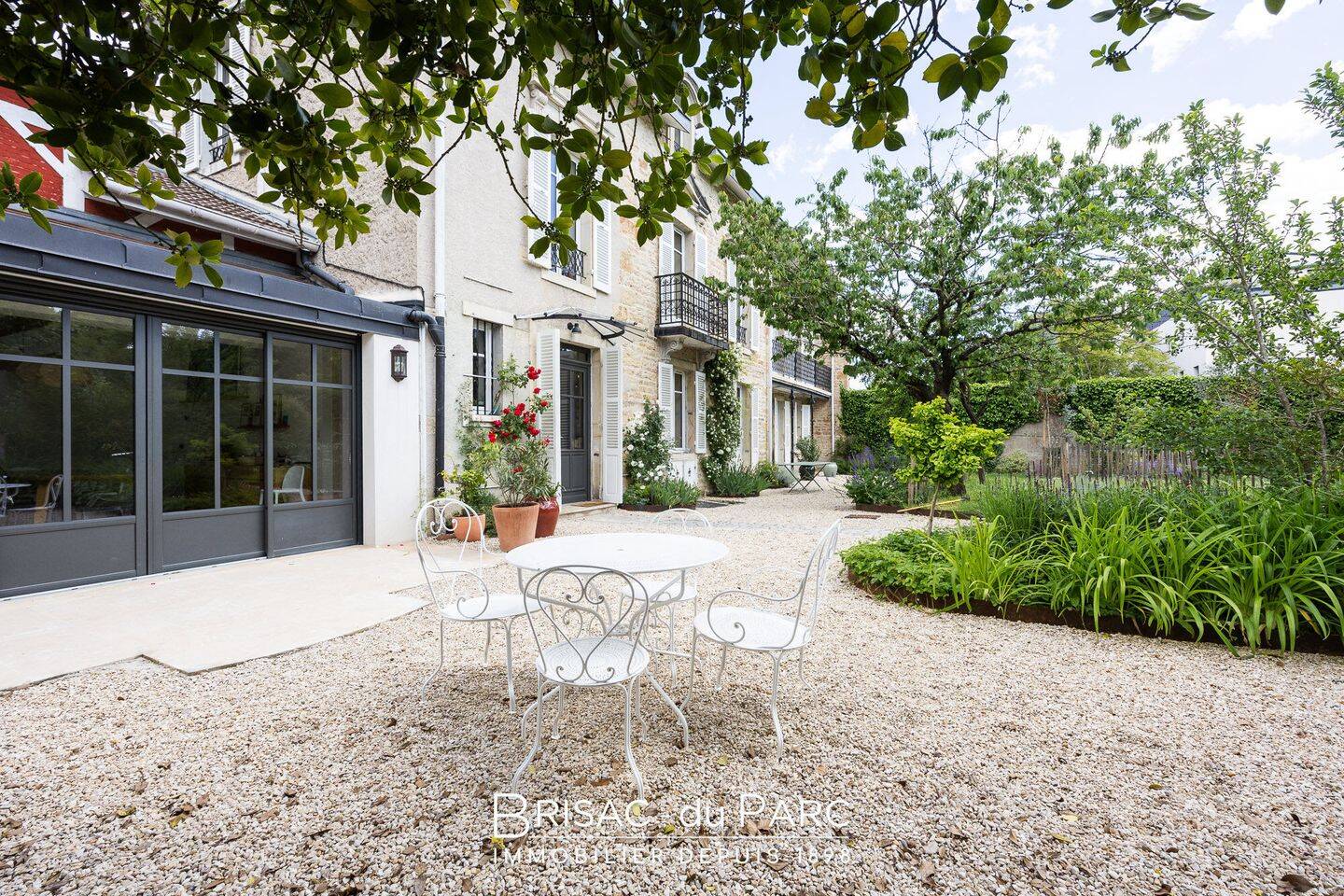 Maison 10 pièces 265 m² · à Dijon · 265 m² · 1 370 000 €