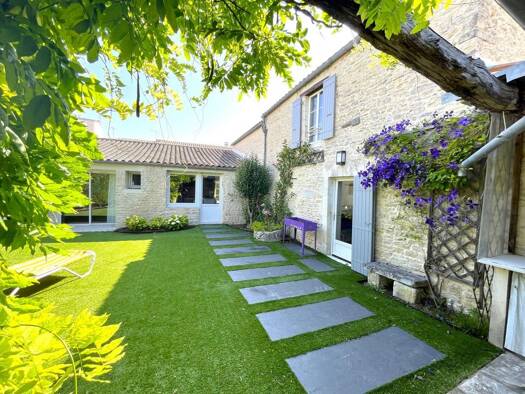 Maison à vendre 1 099 900 € 5 pièces 4 chambres 215 m² 1 196 m² de terrain Saint-Xandre 17138