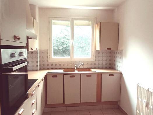 Appartement à louer 712 € 3 pièces 2 chambres 76 m² Étage 1/3 Saint Pierre Boulogne-sur-Mer 62200