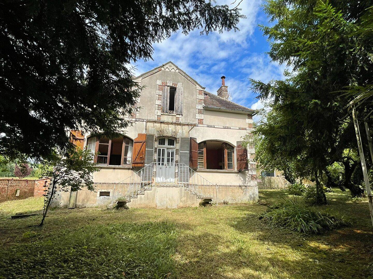 Maison 5 pièces 148 m² · à Flogny-la-Chapelle · 148 m² · 98 000 €