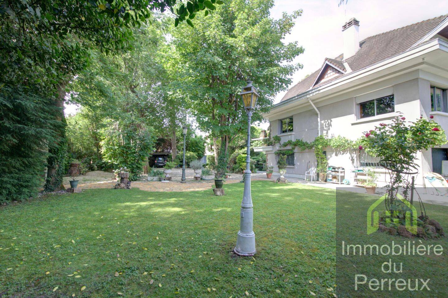 Maison 8 pièces 229 m² · à Chelles · 228,8 m² · 695 000 €