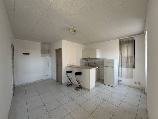 Appartement à vendre 96 000 € 2 pièces 1 chambre 35 m² Étage 1/2 Châteauneuf-de-Gadagne 84470