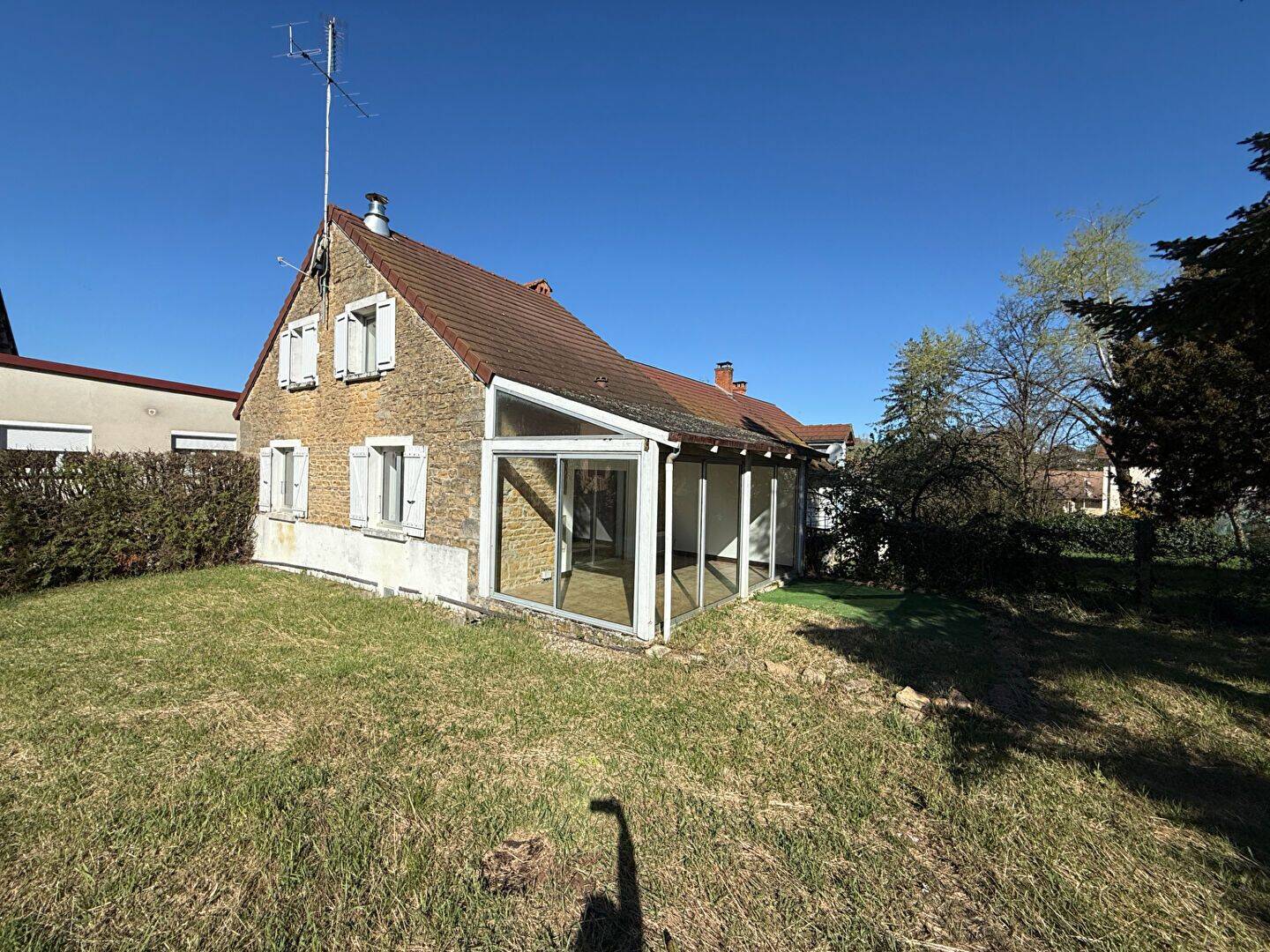 Maison 4 pièces 74 m² · à Lons-le-Saunier · 73,9 m² · 156 000 €