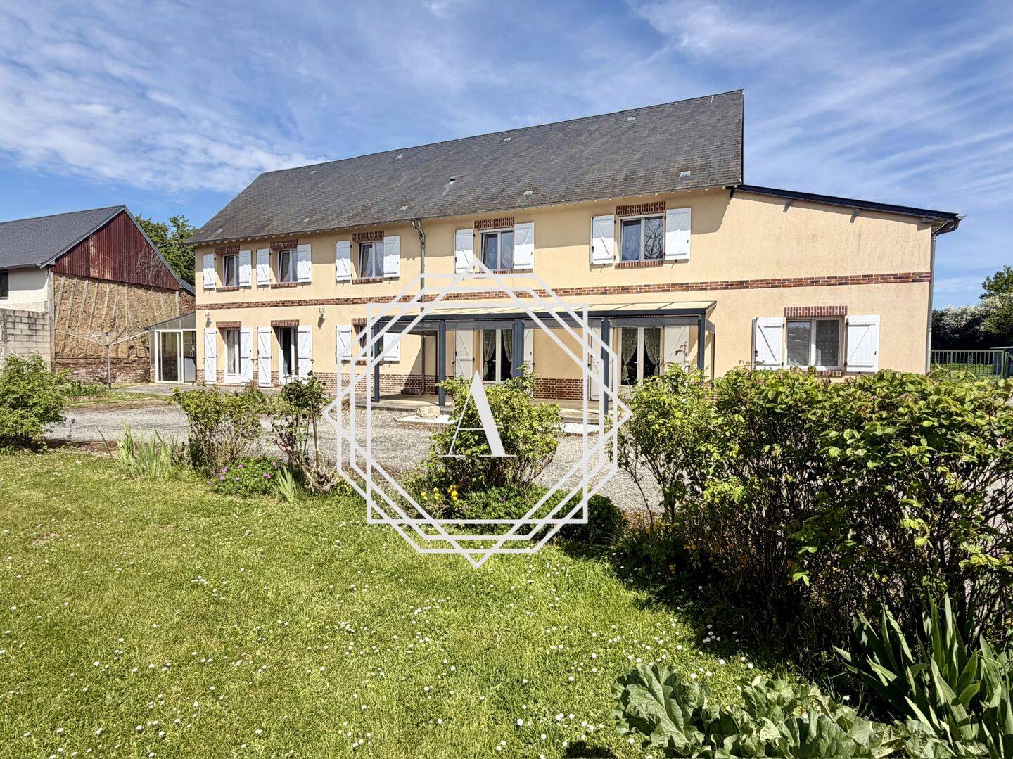 Maison 9 pièces 267 m² · à Grandvilliers · 267 m² · 348 500 €