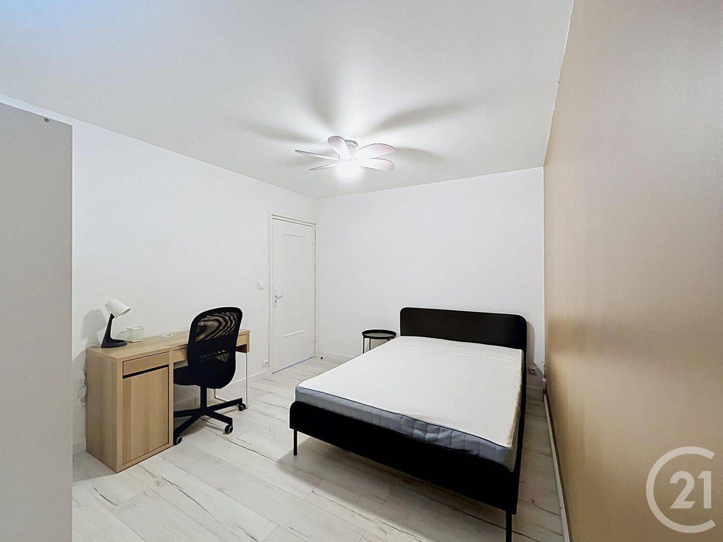 1 pièce 12 m² · à Massy · 11,6 m² · 550 €
