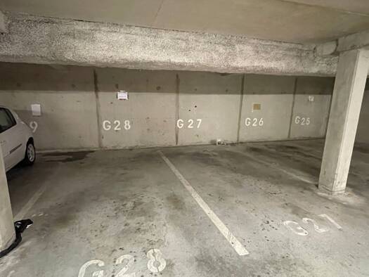 Parking à louer 100 € 10 m² La Pionne-Zone d'Echange Avignon 84000