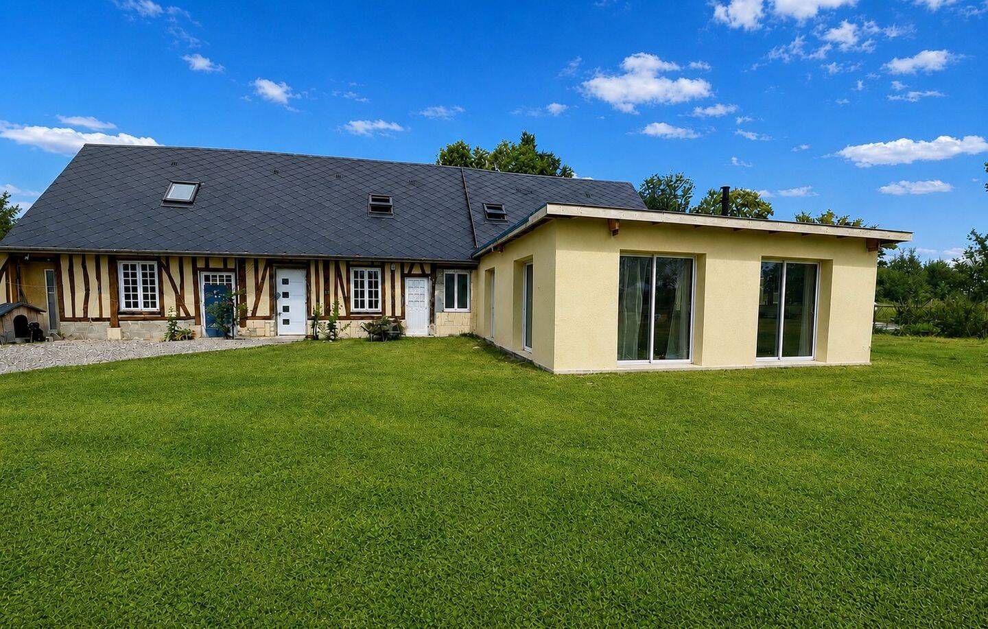 Maison 8 pièces 210 m² · à Le Thuit de l'Oison · 210 m² · 254 000 €