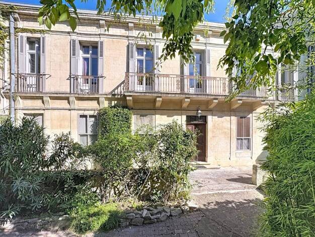 Maison de ville à vendre 1 100 000 € 9 pièces 6 chambres 270 m² 456 m² de terrain La Balance-Palais des Papes Avignon 84000