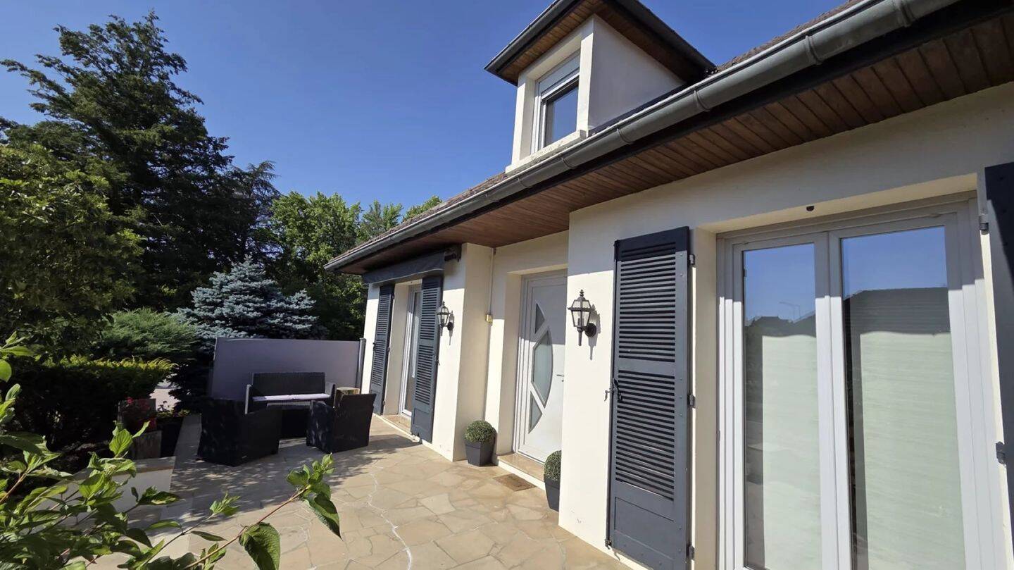 Maison 7 pièces 150 m² · à Saint-Germain-du-Plain · 150 m² · 275 000 €
