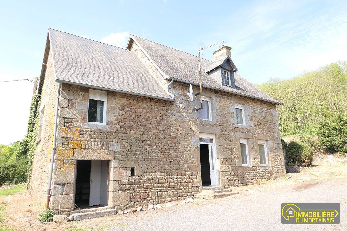 Maison 5 pièces 105 m² · à Saint-Pois · 105,4 m² · 160 000 €