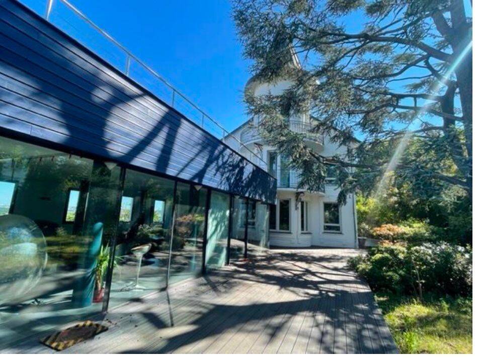 Maison 9 pièces 661 m² · à Suresnes · 661 m² · 3 500 000 €