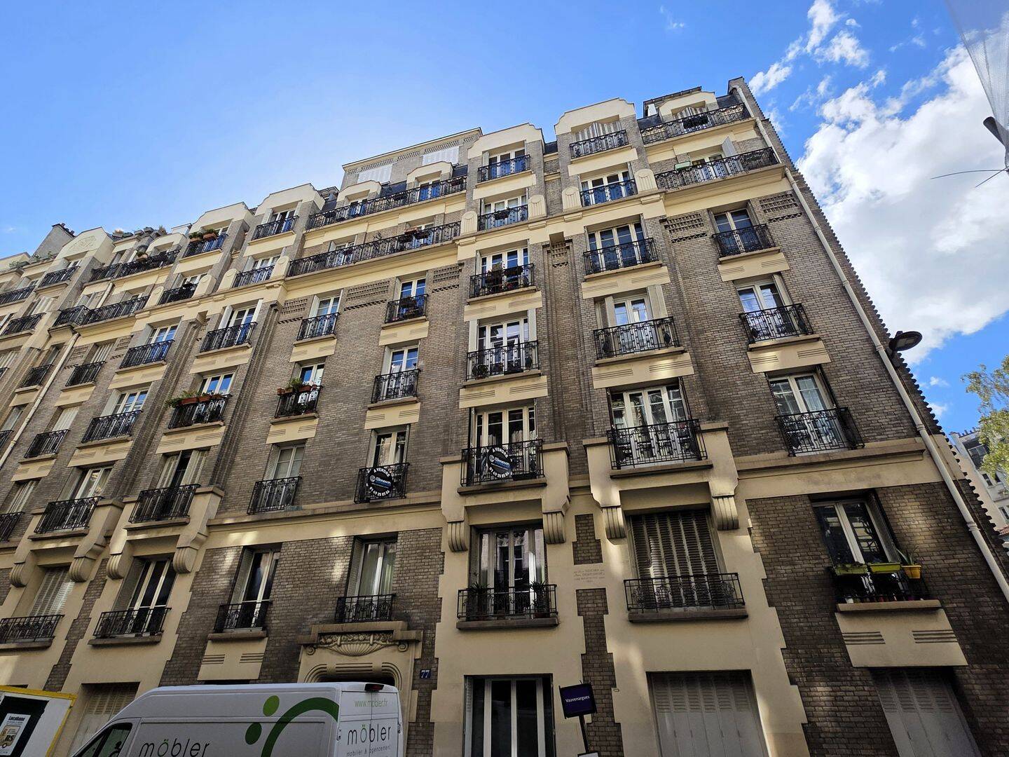 Appartement 2 pièces 69 m² · à Paris 18ème Arrondissement · 69 m² · 2 400 €/mois