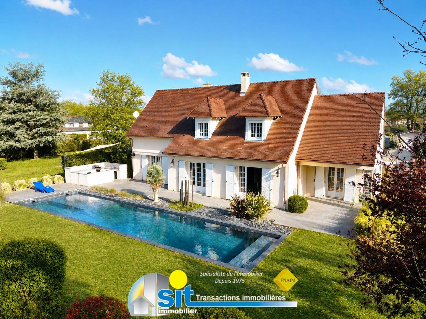 Maison 7 pièces 212 m² · à Roussillon · 212 m² · 445 000 €