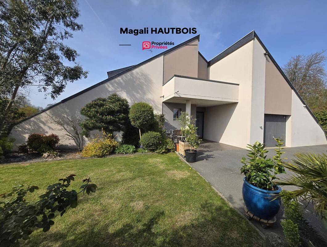 Maison 9 pièces 229 m² · à Saint-Hilaire-du-Harcouët · 229 m² · 339 500 €
