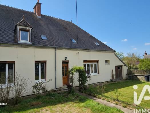 Demeure à vendre 239 000 € 10 pièces 7 chambres 237 m² 1 197 m² de terrain Ainay-le-Château 03360