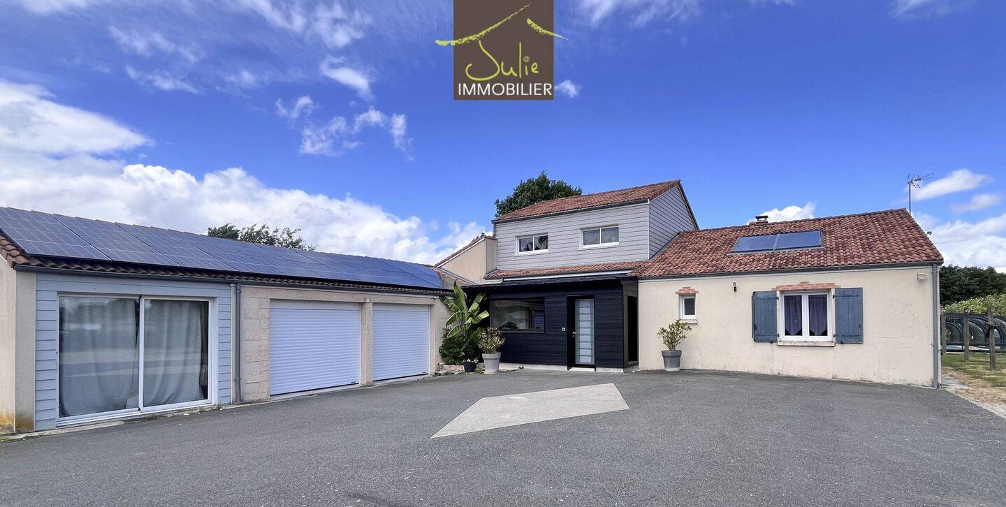 Maison 9 pièces 220 m² · à Bressuire · 220 m² · 335 000 €