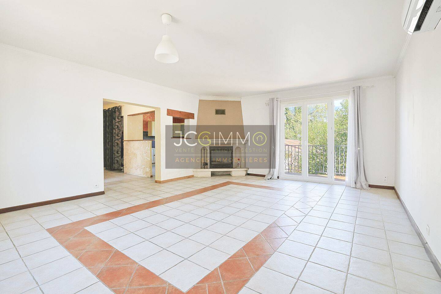 Maison 5 pièces 236 m² · à Carnoules · 236 m² · 359 000 €