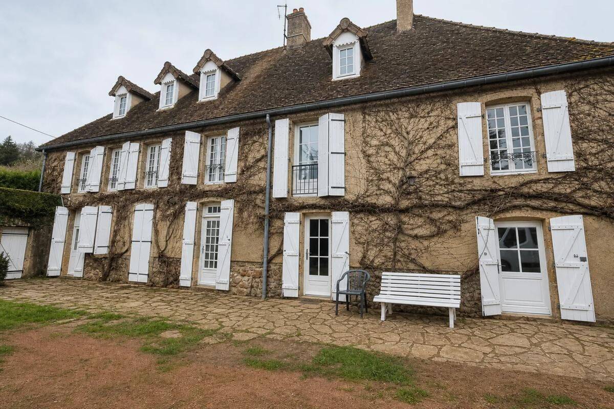 Maison 10 pièces 300 m² · à Lucenay-l'Évêque · 300 m² · 280 000 €