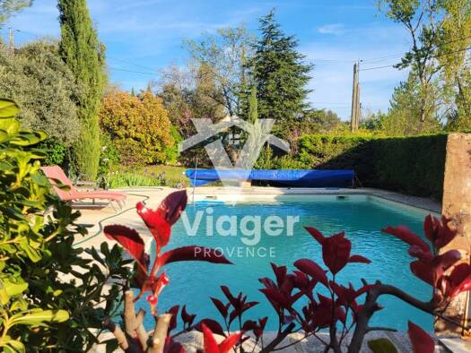 Maison en viager libre Bouquet 330 240 € 8 pièces 4 chambres 157 m² Gargas 84400