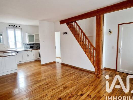 Duplex à vendre 227 000 € 3 pièces 2 chambres 64 m² Étage 1/1 Leclerc-Verdun Nord Est Brie-Comte-Robert 77170