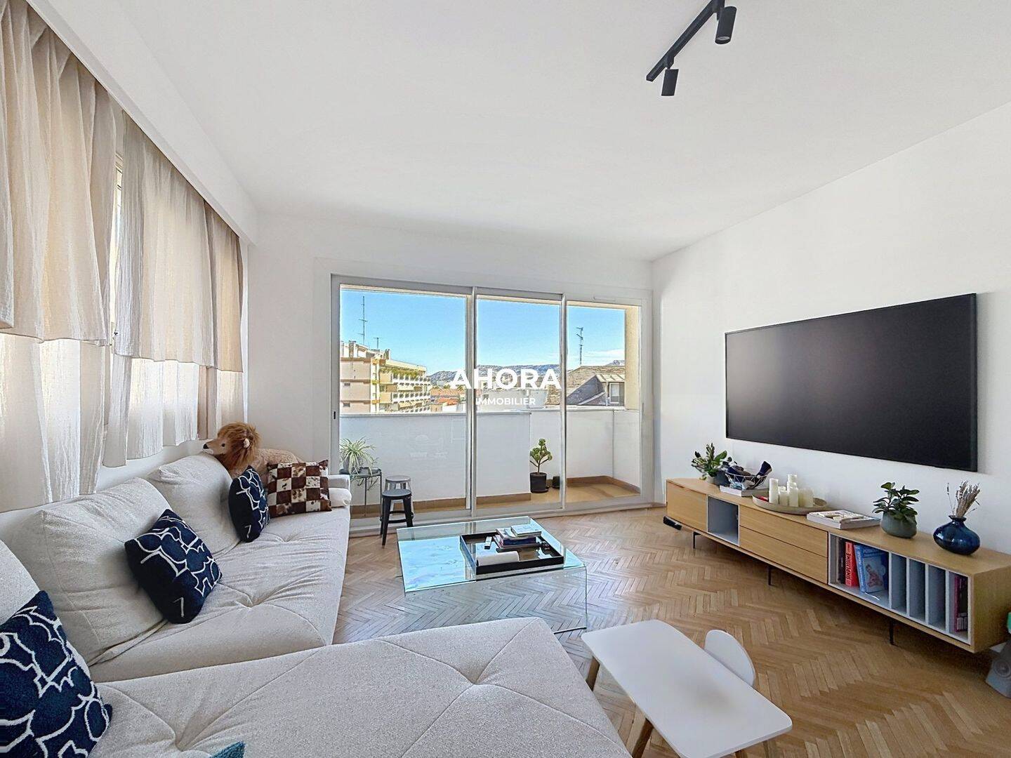 Appartement 3 pièces 90 m² · à Marseille 8ème Arrondissement · 90 m² · 2 350 €/mois