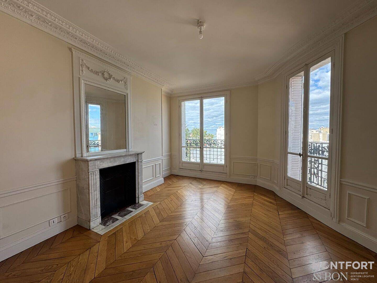 Appartement 4 pièces 92 m² · à Paris 15ème Arrondissement · 91,8 m² · 3 016 €/mois