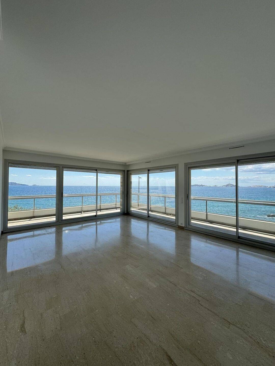 Appartement 2 pièces 87 m² · à Marseille 7ème Arrondissement · 87,5 m² · 2 274 €/mois