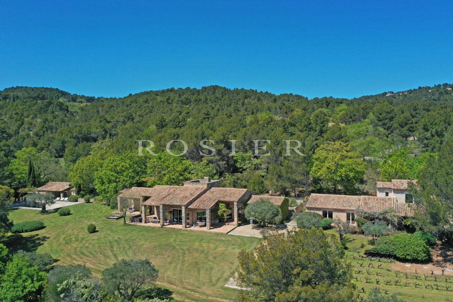 Maison 12 pièces 455 m² · à Joucas · 455 m² · 3 200 000 €