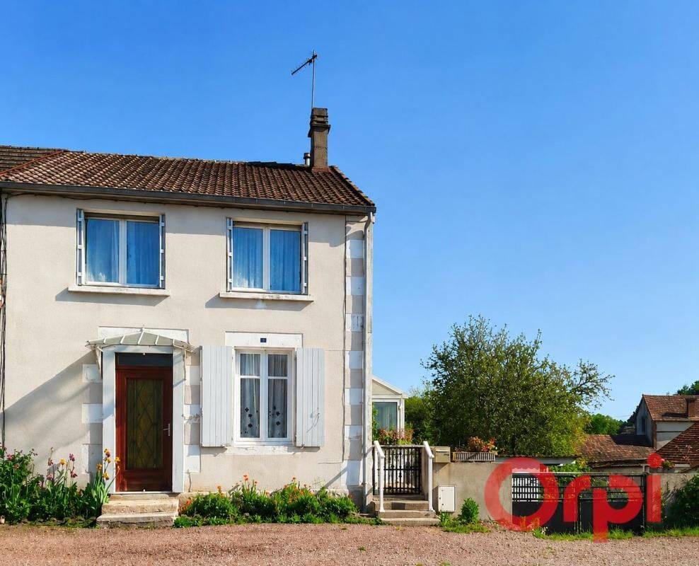 Maison 4 pièces 95 m² · à Grossouvre · 95 m² · 72 000 €